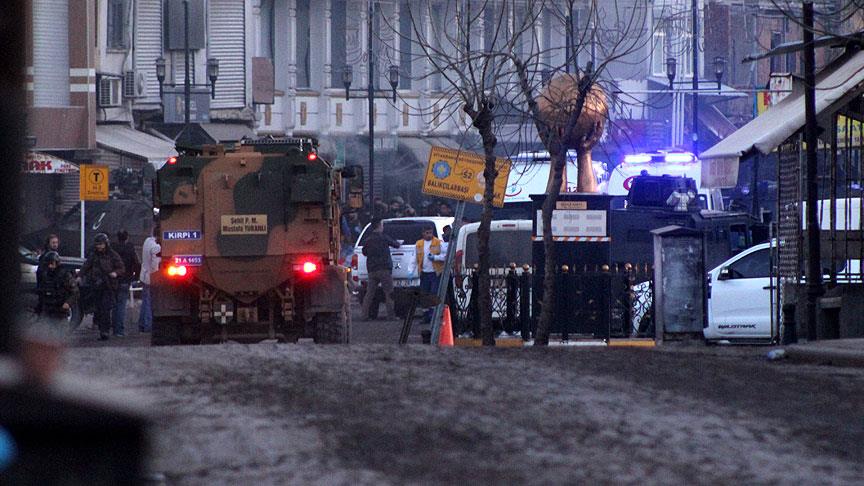'PKK'lı teröristler kapımızı balyozla kırarak zorla evimize girdiler'