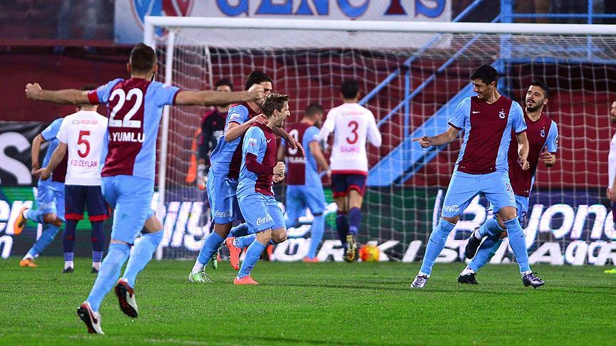 Trabzonspor Mersin İdmanyurdu'nu yenerek moral buldu