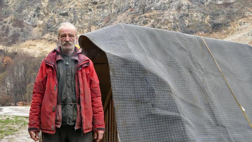 Zenica: Žarko Hrgić nakon sedam godina privremeno napustio pećinu u kojoj živi