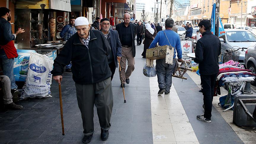 Sur esnafı yaralarını sarmaya başladı