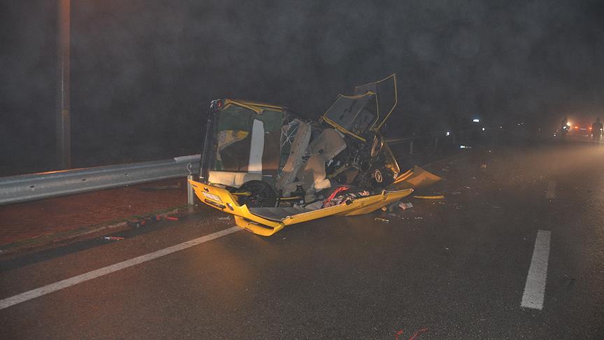 Seydişehir'de trafik kazası: 2 ölü 1 yaralı