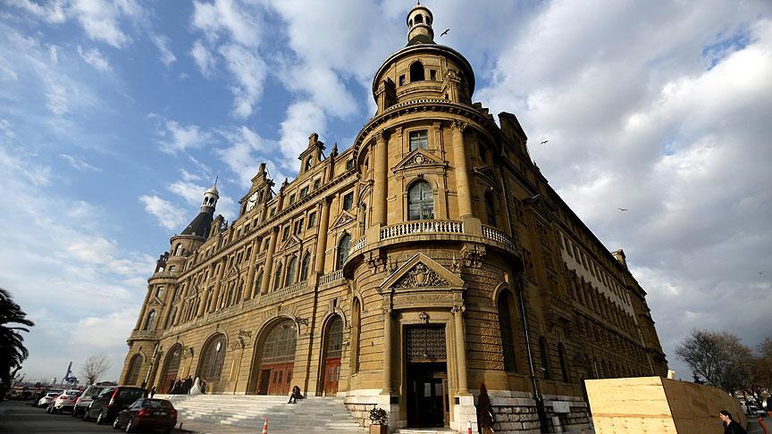 Haydarpaşa kum zeminde yıllara meydan okuyor