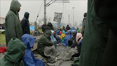 İdomeni'deki sığınmacılar alternatif kamplara yerleşiyor