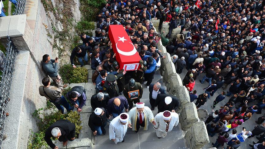 Şehit uzman çavuş Şahin son yolculuğuna uğurlandı