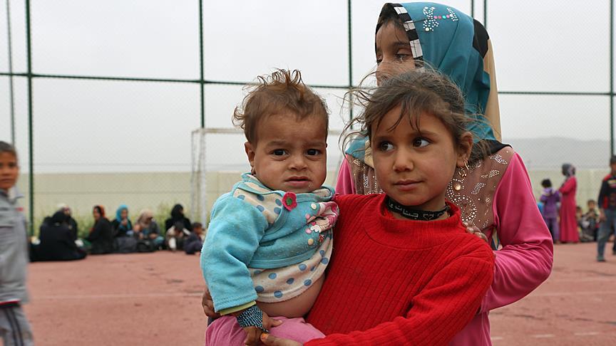 Hundreds flee Iraq's Mosul amid anti-Daesh army assault