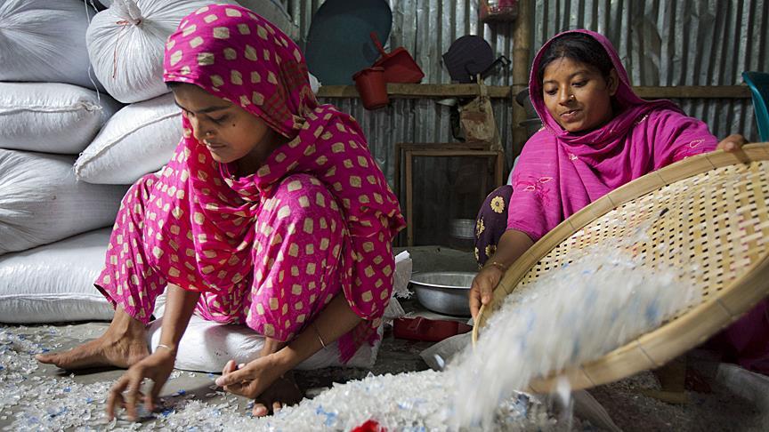 Myanmar: One in five children prefers work over school