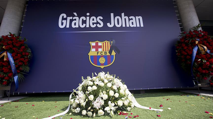 Johan Cruyff Barcelona'da anılıyor