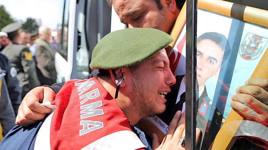 Şehit Jandarma Yüzbaşı Özdemir'e eski şoföründen yürekleri burkan veda