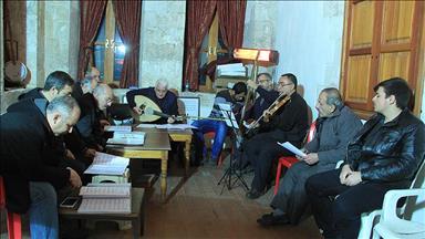 Streslerini Türk Sanat Müziği ile atıyorlar