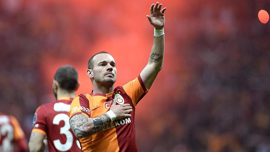Sneijder Galatasaray'dan ayrılmak istemiyor