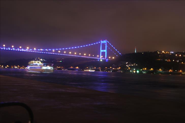 Mavi ışıklar otizm için yandı