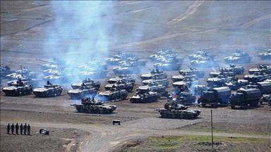 Azerbaycan, Ermeni komuta karargahını imha etti