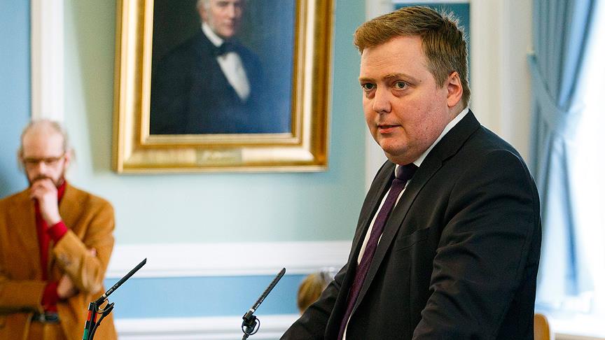 Panama belgelerinde ismi geçen İzlanda Başbakanı Gunnlaugsson istifa etti