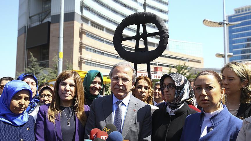 CHP Genel Merkezi önüne siyah çelenk bırakıldı