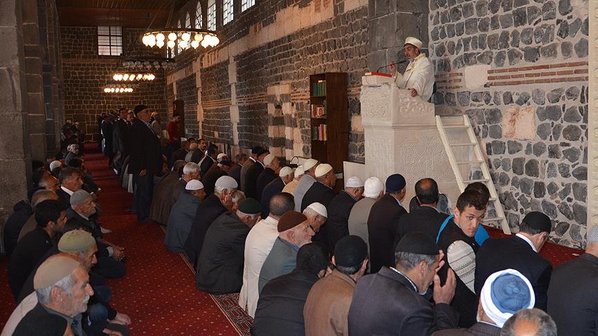 Diyarbakır Ulu Camide Regaip Kandili programı düzenlendi