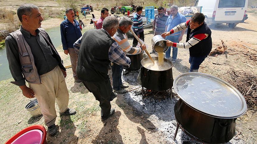 Çiftçiler 'yağmur duası' geleneğini sürdürdü