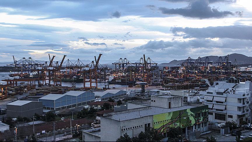 Chinese giant Cosco buys largest Greek port
