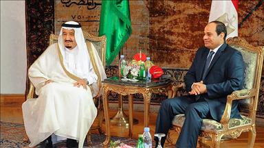 Suudi Arabistan Kralı Selman, Mısır'da Sisi ile bir araya geldi