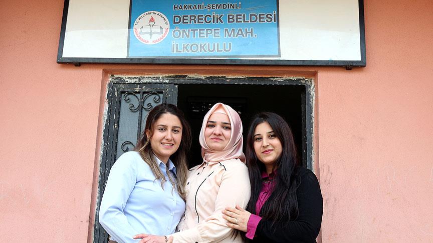 Ağlayarak geldikleri Şemdinli'de 'baş tacı' oldular