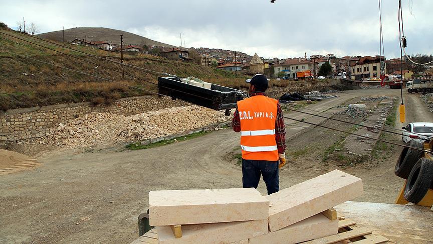 Tarihi kalenin restorasyonu için teleferik kuruldu