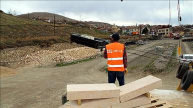 Tarihi kalenin restorasyonu için teleferik kuruldu