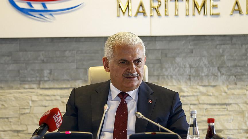 Bakan Yıldırım: Bize düşen görev çukurları kapatıp, en güzel yolları yeniden yapmaktır
