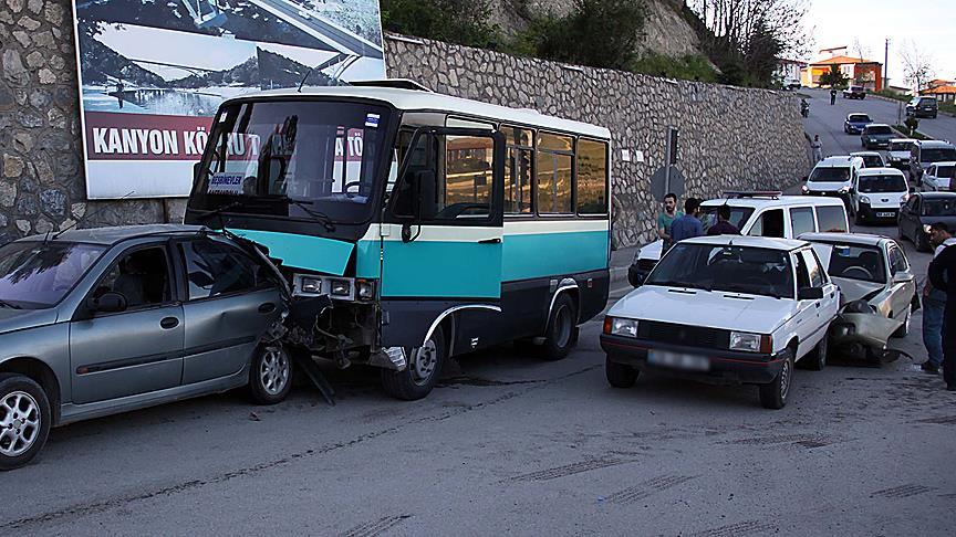 Karabük'te zincirleme trafik kazası: 11 yaralı