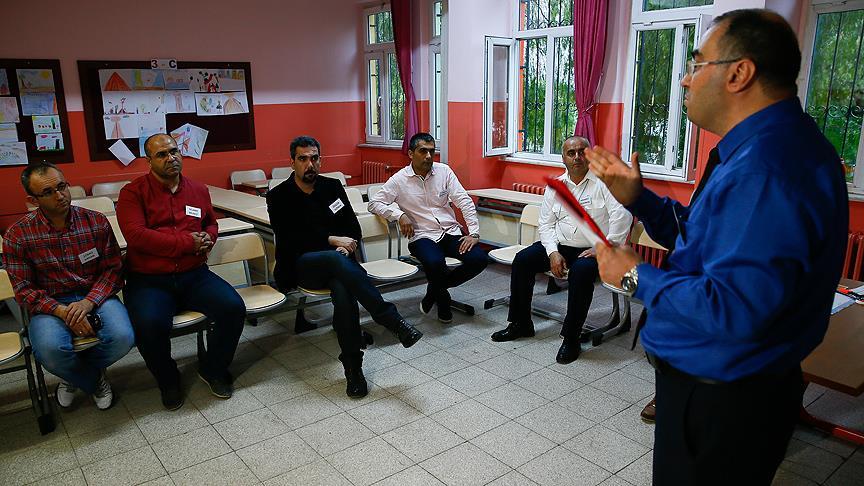 Anneleri sevindiren 'babalık' eğitimi