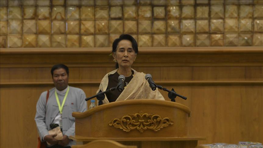 Myanmar: Suu Kyi calls for changes to constitution