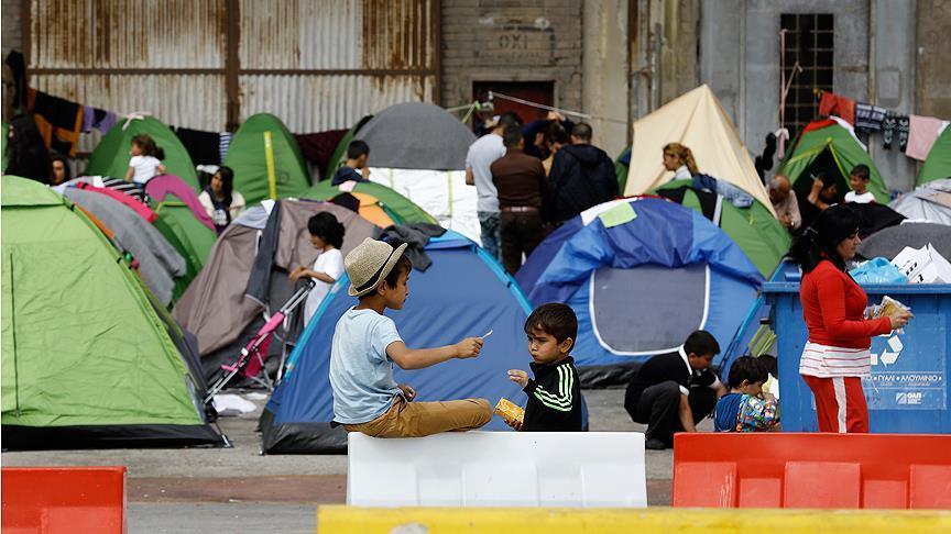 Amnesty condemns plight of 'trapped' refugees in Greece