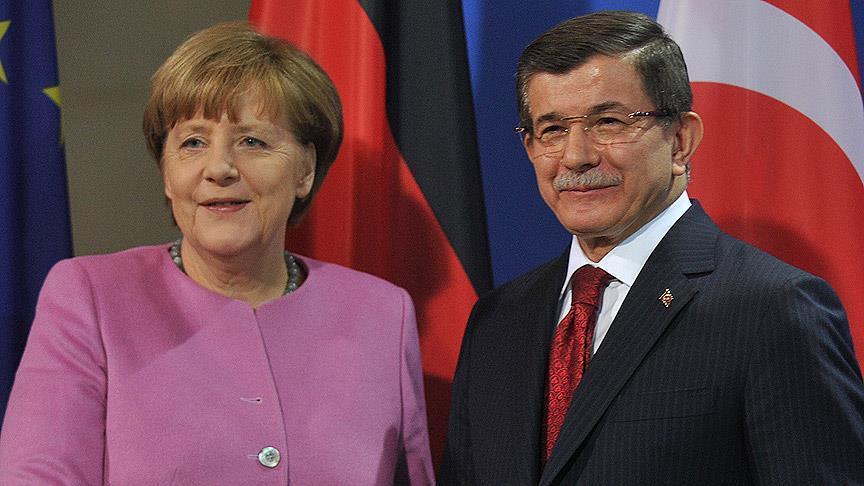 Turquie: Davutoglu et Merkel visiteront un camp de réfugiés à Gaziantep