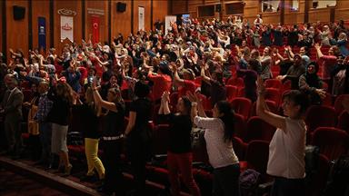Obeziteye dikkat çekmek için 500 kadın zumba yaptı