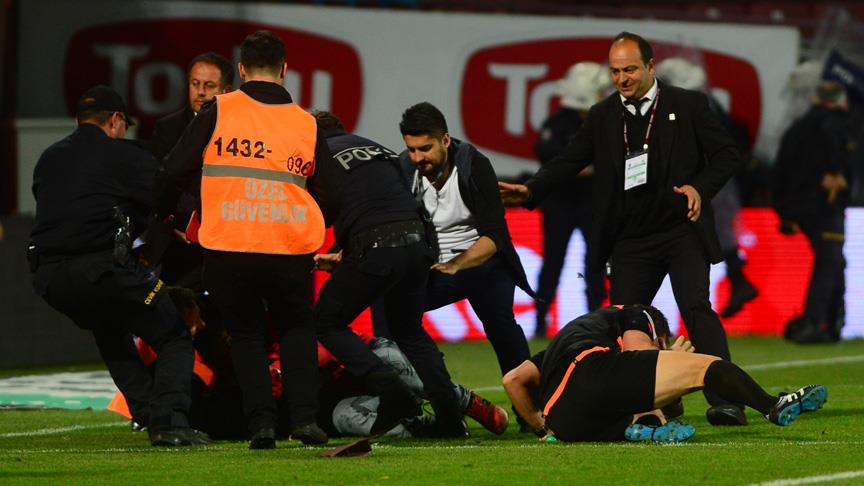 Hakem Bayarslan'a saldıran taraftar gözaltına alındı
