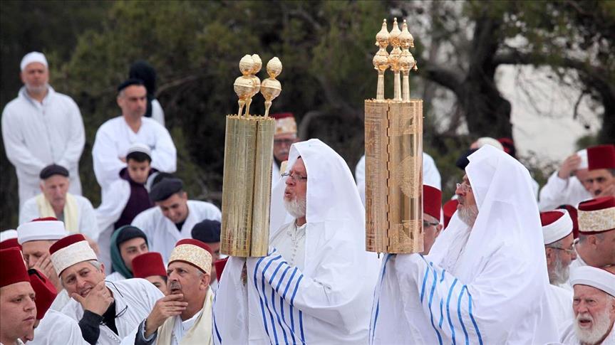 السامريون "يحجّون إلى قمة جبل "جرزيم" شمالي الضفة الغربية