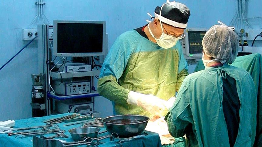 Yuttuğu 82 taş parçası ameliyatla alındı