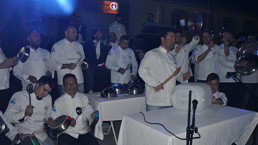 Usta aşçılardan 'Tencere Orkestrası'