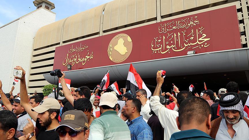 Irak Meclis binasında mahsur kalan siyasetçiler var