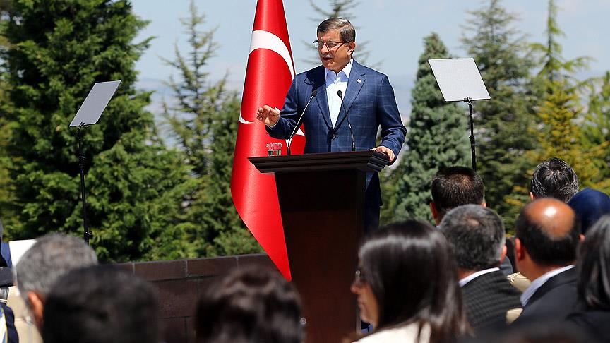 Başbakan Davutoğlu, Çankaya Köşkü'nde işçilerle bir araya geldi