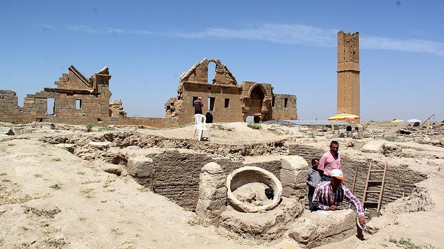 Harran'da 900 yıllık şadırvan izleri