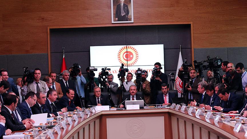 TBMM Anayasa Komisyonu'nda görüşmelere çıkan kavga nedeniyle ara verildi