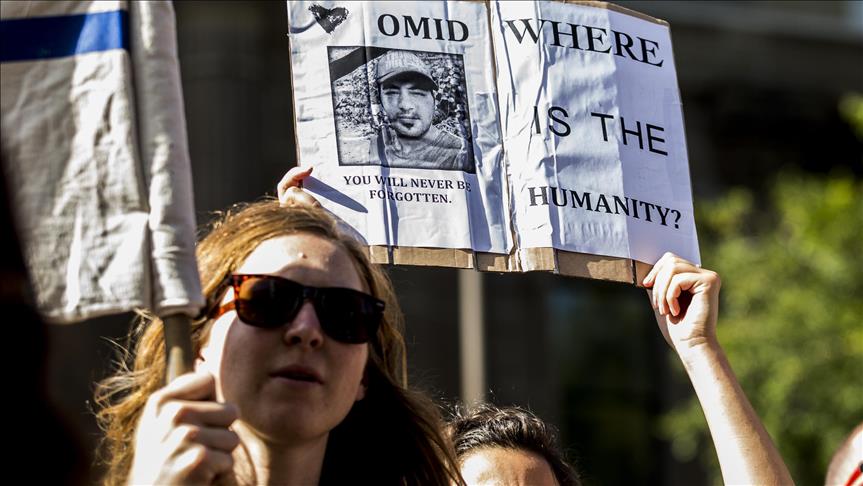  Australia slams advocates after refugee self-immolation