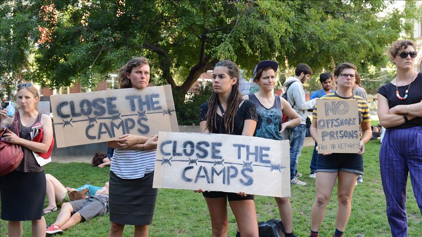 Talks on Australia asylum seeker center future may run