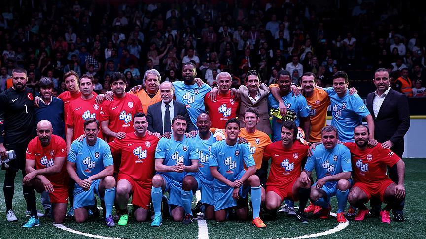 Futbolun yıldızları Darülaceze için oynadı