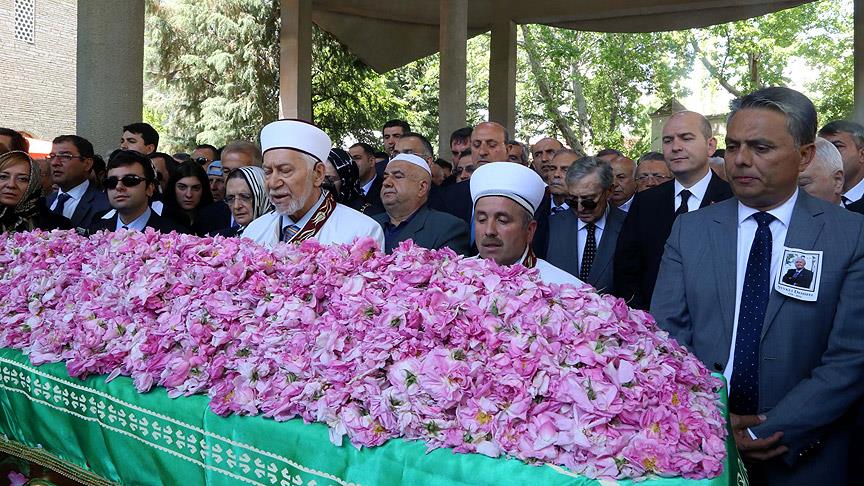 Şevket Demirel'in cenazesi toprağa verildi