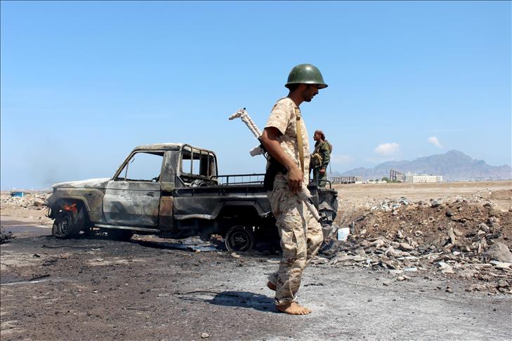 Les Houthis bombardent Sanaa à l’artillerie lourde