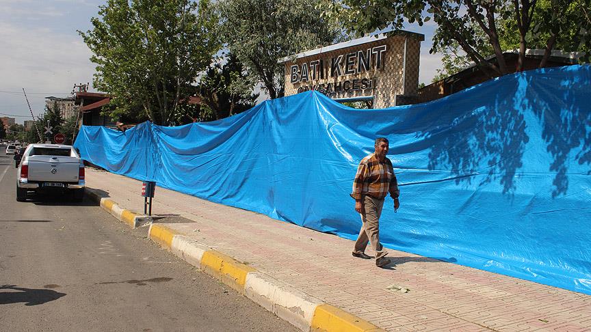 Diyarbakır'daki terör saldırısının izleri siliniyor