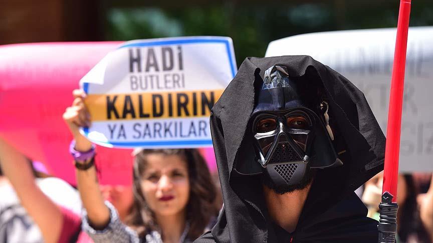  Üniversitede "Darth Vader" ve "John Snow"lu eylem