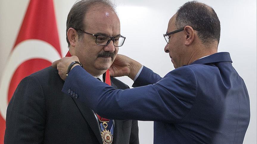 Ankara: Palestinian envoy presents medal to TIKA head