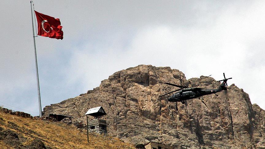 6 soldiers, 2 gunship pilots martyred in SE Turkey