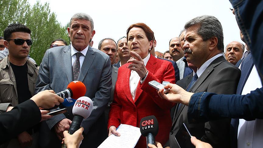 Eski MHP Milletvekili Akşener:Kongrenin yapılması için 4 aday burada olacağız